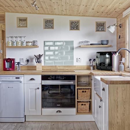 Scandi Cabin On A Hill, With Stunning Panoramic Views Ludgvan Bagian luar foto