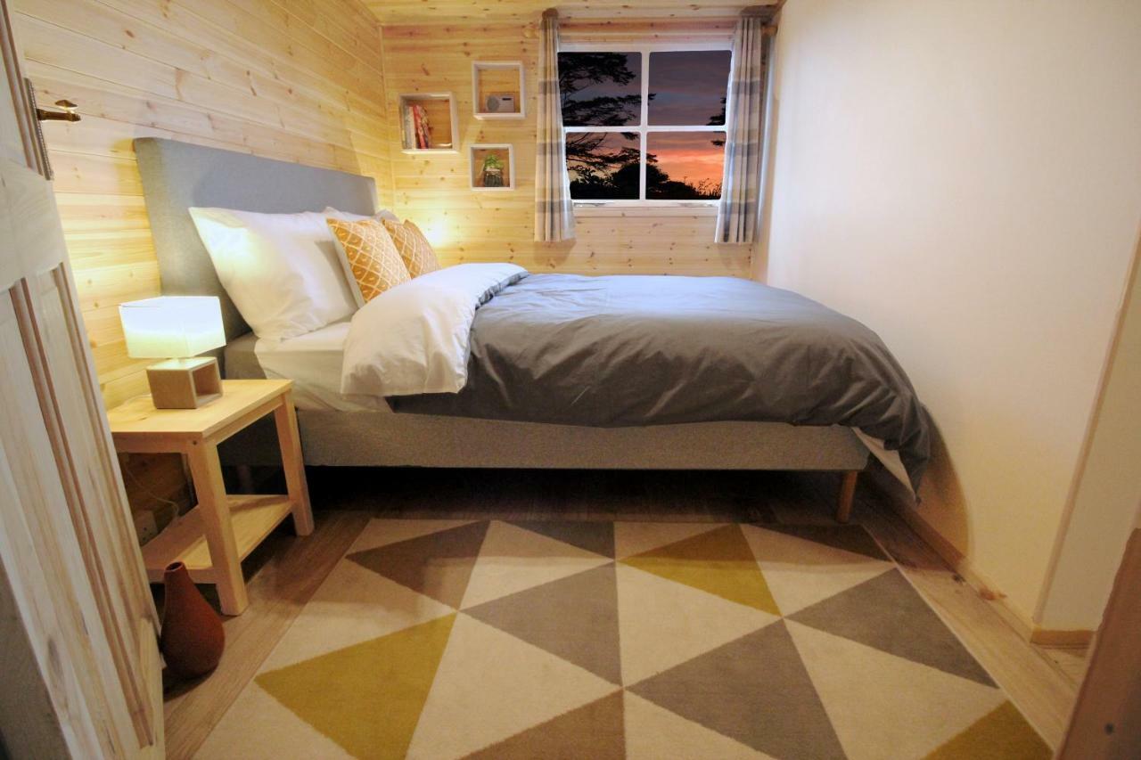 Scandi Cabin On A Hill, With Stunning Panoramic Views Ludgvan Bagian luar foto